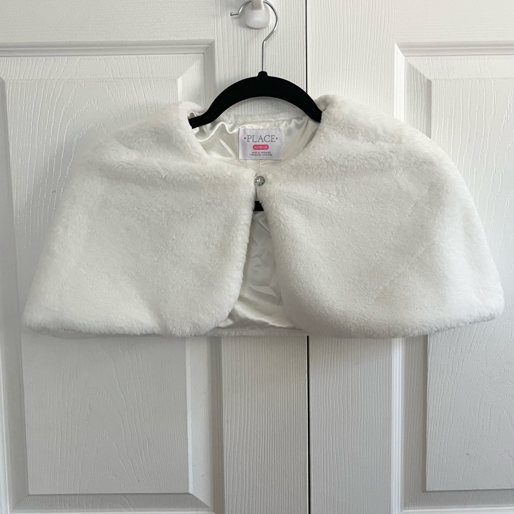 5 for $25! The Children’s Place Elegant White Faux Fur Kids Cape